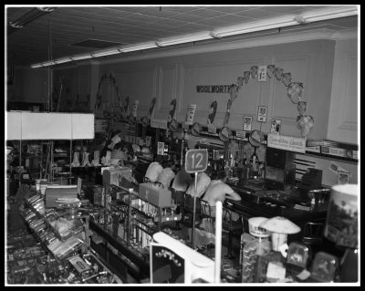 download (25)Woolworth 1950.jpg