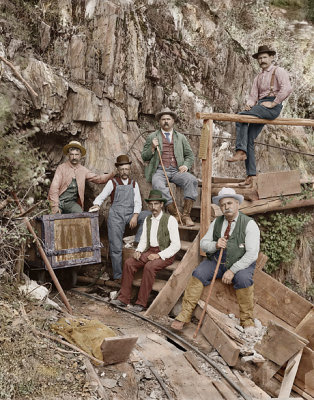 2000 Mining Group.jpg