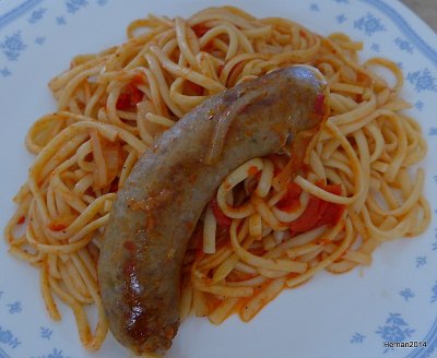 Italian sausage with tomatos and linguini