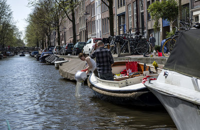 Life on the canals (1)