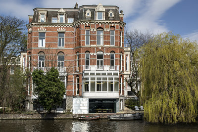 Elegant mansions on the canals