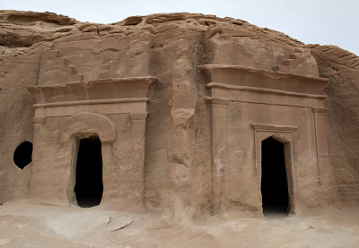 Qasr al-Bint, double tombs