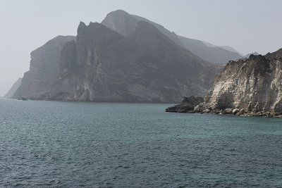 Al Mughsail, cliffs