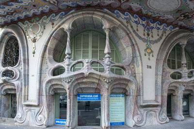 Casa Comalat, windows