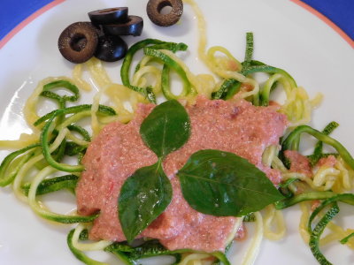 Zucchini Spaghetti with Tomato garlic sauce (Raw Vegan)