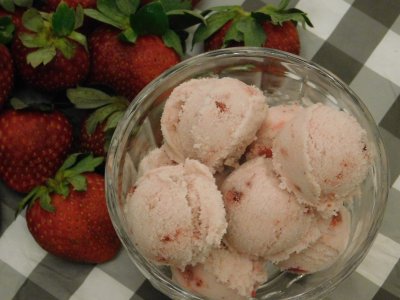 Vegan Strawberry Ice Cream