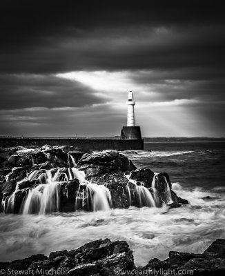 Lighthouse Rays_EL17949.jpg