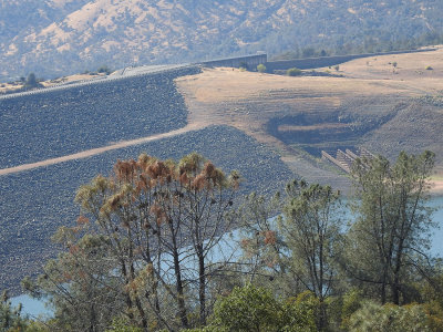 The dam at Lake Oroville, 2015