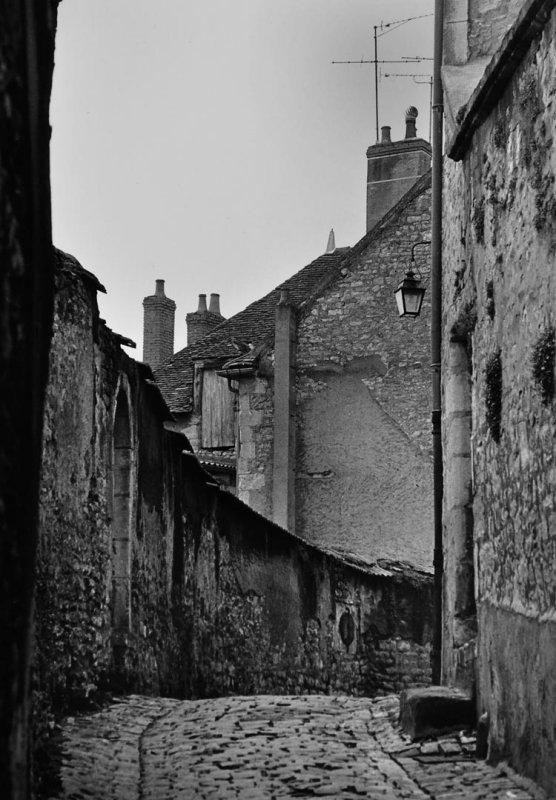 village in Bourgogne (1981)