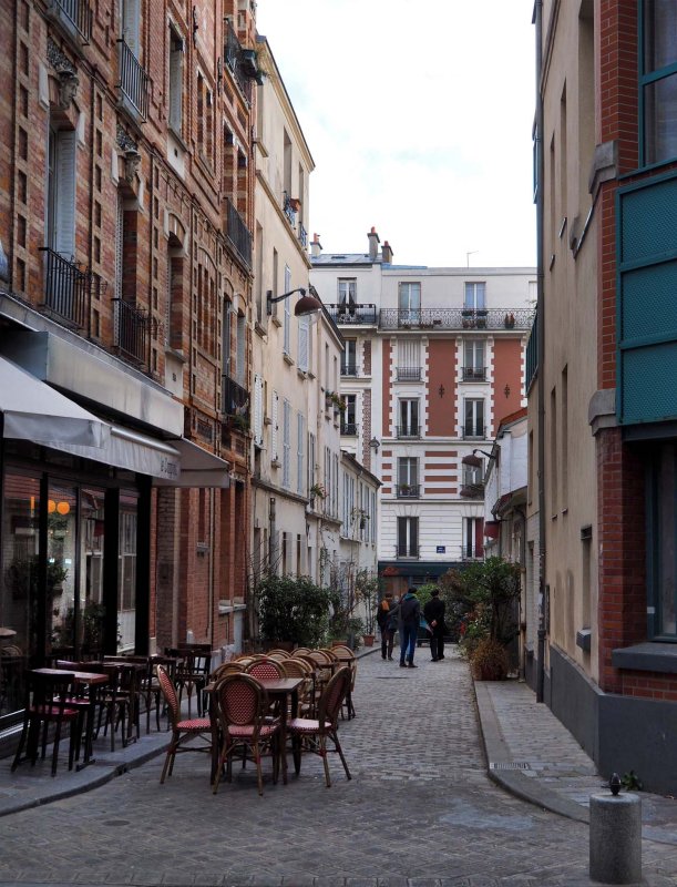 At Rue Villiers d'Isle Adam