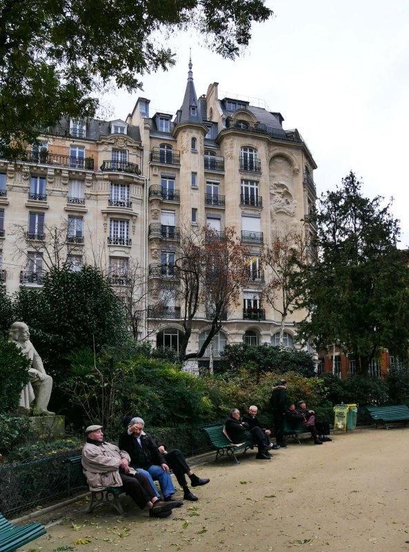 Beautiful buildiing, viewed from the Square du Temple. 