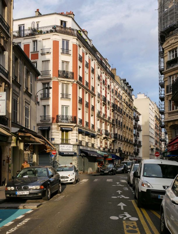 Rue Orfila; beautiful building, typical in Paris. 