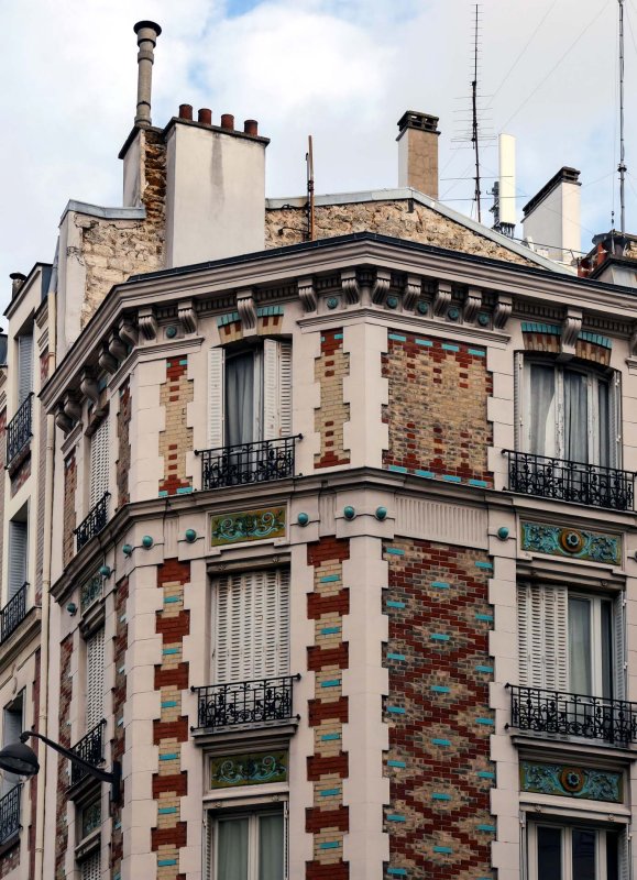 Near Rue des Pyrénées.