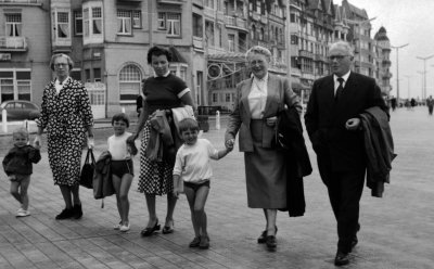 Picture of an old picture; my parents in law and family at Knokke beach.