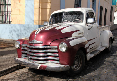 Colonia do Sacramento; and a classical Chevrolet.