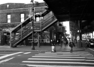 Queens; subway line over the main avenue.