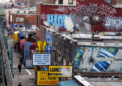 Queens: picture taken from the subway plataform.