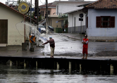 Barra da Lagoa; the canal.