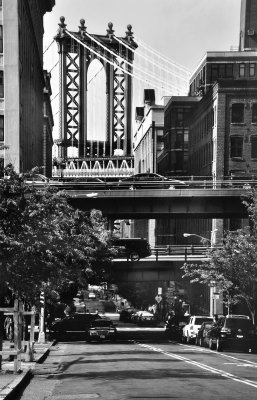 New York, Manhattan Bridge, viewed from the Brooklin (2010)