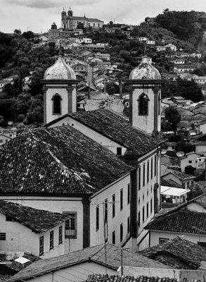São Francisco church; in the background, Santa Efigênia church