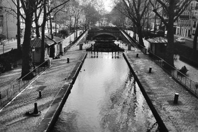 Canal Saint Martin; in the 1990s (Canon A1 and Canon FD 35/2.8)