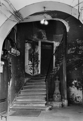 House entrance near Opéra.