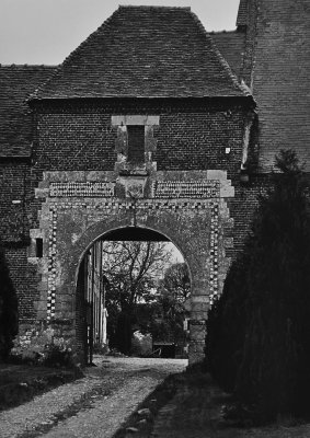 village in Bourgogne (1981)