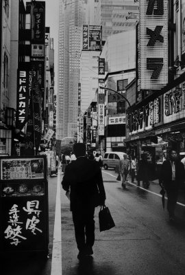 Tokyo, near Shinjuku station (2005), Contax Rx