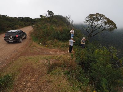 We stopped in the climbing road between Praia Grande and Cambará do Sul. 