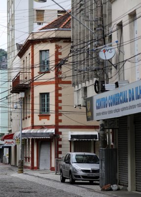 Rua João Pinto (Canon 6D and CZ Sonnar 85/2.8).