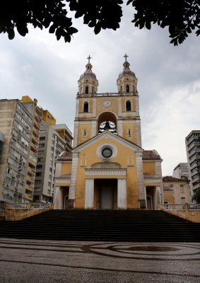 The Cathedral of Florianópolis, by the Praça 15 de Novembro (Canon 6D and Distagon 25/2.8).