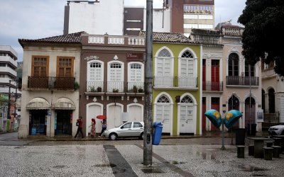 Old houses by the Praça 15 de Novembro (Canon 6D and Distagon 35/2.8).