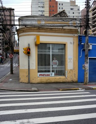 Corner of Rua Francisco Tolentino and Padre Roma (Canon 6D and Distagon 35/2.8).