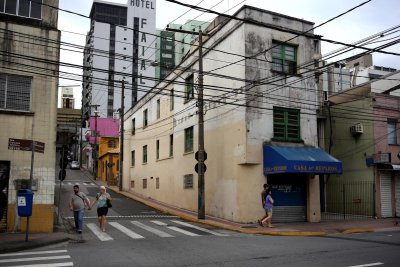 Corner of Rua Francisco Tolentino and Rua Bento Gonçalves (Canon 6D and Distagon 25/2.8).
