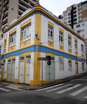Corner of Rua Conselheiro Mafra and Rua Bento Gonçalves  (Canon 6D and Distagon 35/2.8).