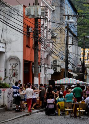 People dancing Brazilian samba at Rua Tiradentes (Canon 6D and Sonnar 135/2.8).