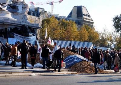 Place de la République; potatoes farmer's protest.  