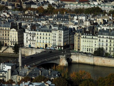 From the Tour Zamanski, Université Paris VI; the Saint Louis island and the bridge Pont de la Tournelle.
