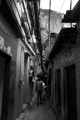 Rocinha path. 