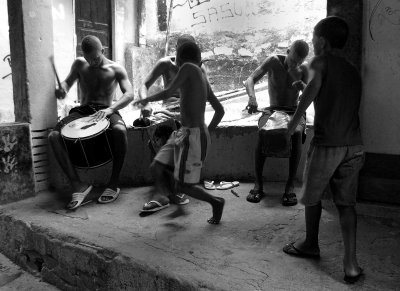 In the tour, there is a percursion show, performed by young boys. 