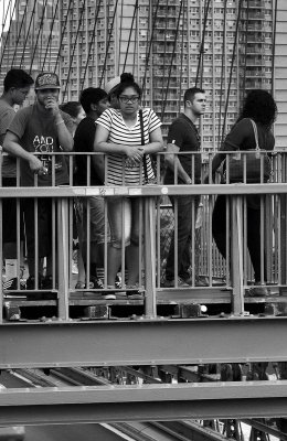 People on the Brooklin bridge.