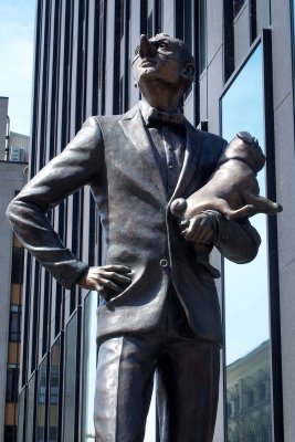Montreal; downtown; strange statue (male case).