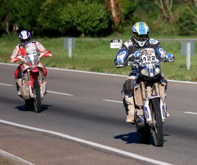 The Rally Dakar was getting to Salta: motobikes. 