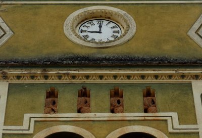 Major Gercino; old church and its bird homes (bird called João de Barro, i.e., 'muddy john')