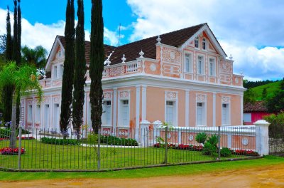 Between São Pedro de Alcântara and Angelina; this beautiful house was totally renewed few years ago.