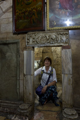 Teresa inspecting the tomb