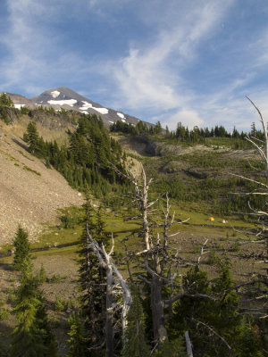 Middle sister looms above