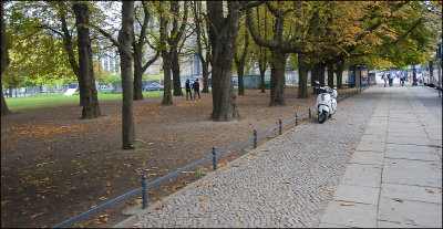 Small park by the Berliner Dom.....