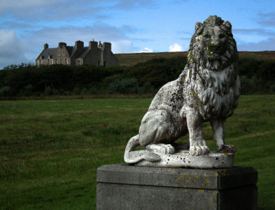 Rousay island_Trumland house and lion