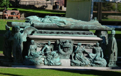Kings College_founder Bishop Elphinstones tomb
